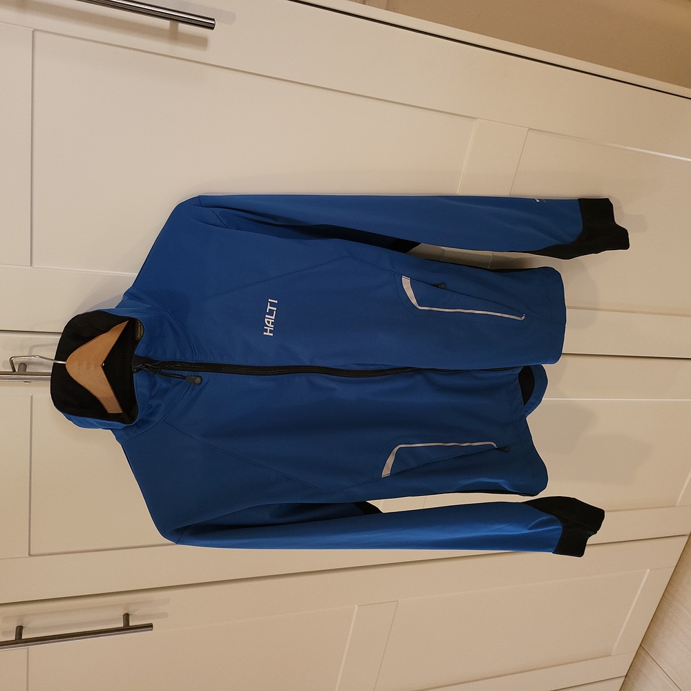 REDUCED!! High performance Halti soft-shell top men's S-M or women's M,